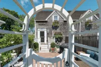 Beautiful 4 BR, 2 BA home a block fr Harbor, World Class dining - Bungalows