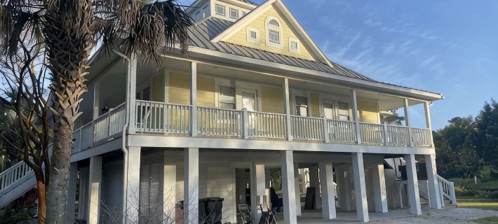 4 Bedroom, 4 Bath Raised Beach House 3 Blocks From the Beach! Golf Cart Included Hoteles en Condado de Georgetown