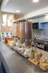 Kinlay Hostel Eyre Square - breakfast