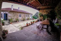 Bento Novo | Historic Manor House Near the Coast, Stunning Gardens - Villas