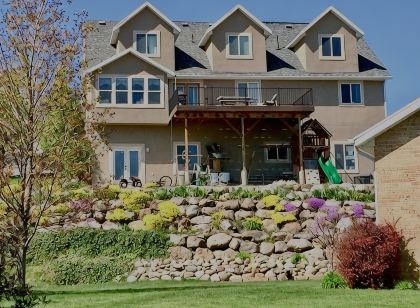 Cozy Apartment with Loft, Theater Room, & Gorgeous Mountain Views! Sleeps 8