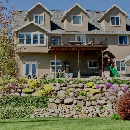 Cozy Apartment with Loft, Theater Room, & Gorgeous Mountain Views! Sleeps 8