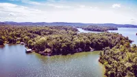 Lakefront Oasis: Dock, Porch, Kayaks, Arcade & Gameroom - 4-Star
