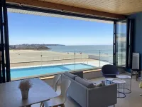 Foncillon beach, residence with swimming pool facing the sea