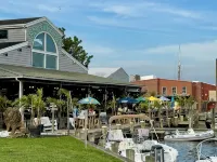 Cozy 2 Bedroom, 2.5 Bath across from Cambridge City Marina - breakfast
