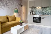 Modern 1-room apartment near the train station, newly renovated, top furnishings - Apartments