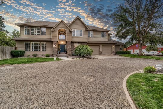 Stunning and spacious retreat w/ Heated pool and hot tub