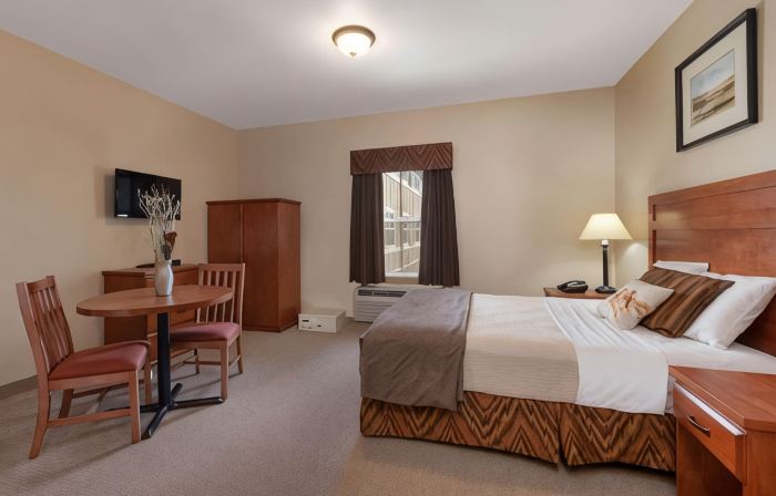 Clarion Hotel & Suites