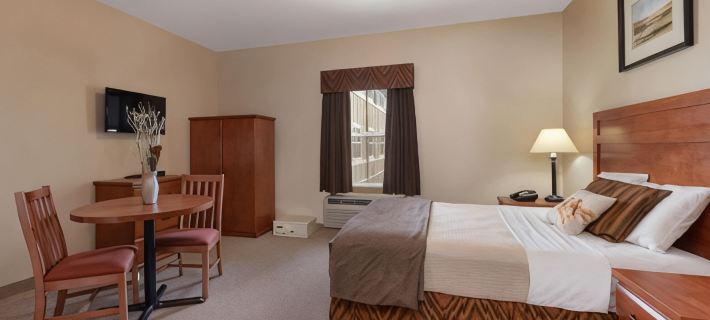 Clarion Hotel & Suites Hotels in Williams County