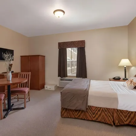 Clarion Hotel & Suites