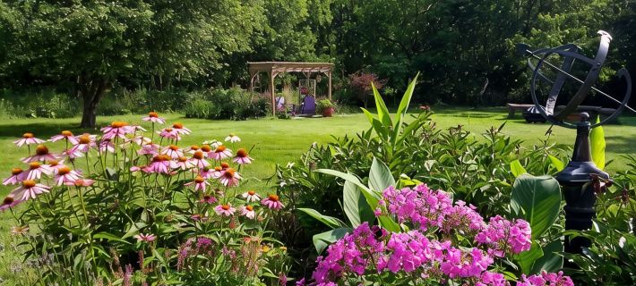 It's Here! A Restful Experience...Flx Wine Trails Garden Studio + Deck +  BBQ Hotels in Seneca County