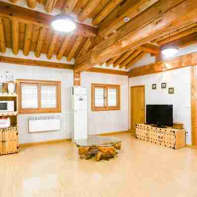 Danyang Full of Happiness Hanok Pension Rooms