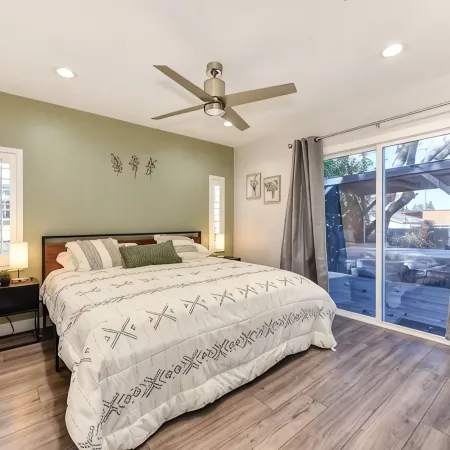 Charming Home, near beautiful park/tennis courts!