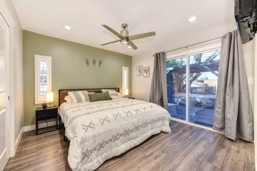 Charming Home, near beautiful park/tennis courts! - Homestays