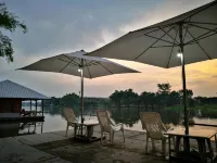 River Marina Resort Hotels in Uthai Thani
