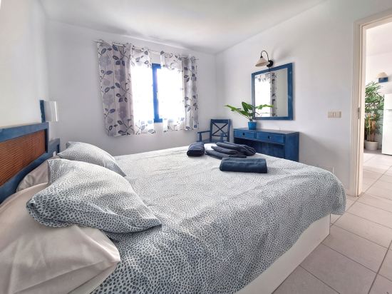 Sunny and comfy appartment in a residencial development near the sea
