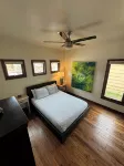 Perfect location! Downtown Beach & Ski Pad w/hot tub in the heart of Sandpoint.