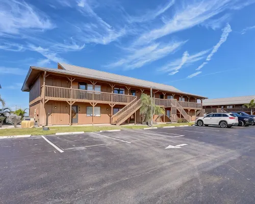 Lake View -Fresh & New-Bass N Sun-Pool-King Bed Hotels in Clewiston
