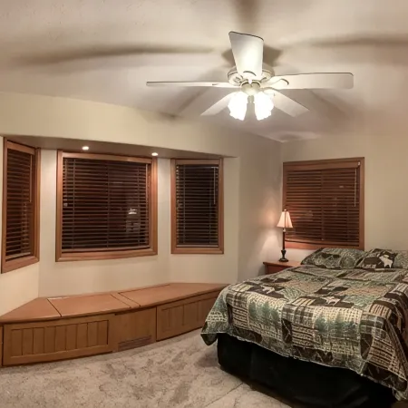 Close to Deerfield Lake,Hiking,Utv,Gameroom,Hot Tub,Mini Donkeys,Goats,Chickens