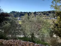 Lovely, quiet gîte in the hills of Provence Hotels in Beaucaire