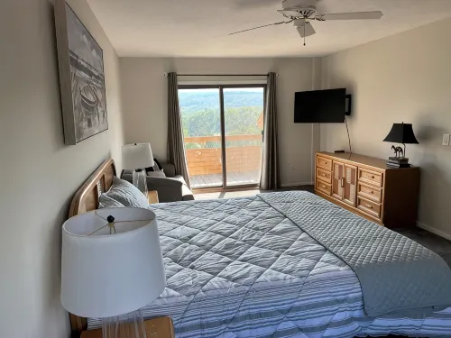 Fantastic view of The Highlands! Comfortable 2-bedroom w/loft condo. Come relax. - Wifi