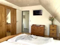 Fernblick: Schicke Farbenfrohe 2-Zi-Fewo Mit Balkon für Den Urlaub zu Zweit