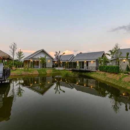 Loftpical Resort Отели рядом с достопримечательностью «Памятник сестрам-героиням»