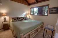 Sky Chalet 3 Bedroom Cabin by Redawning - Chalets