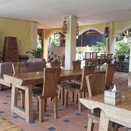 Centro Bajo Hotel & Resto
