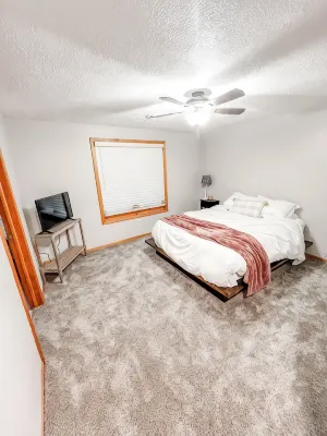 溪畔小屋-普魯登維爾乾淨迷人的三卧室房屋配有WiFi和空調