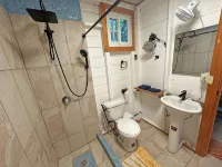 REEF HOUSE: Waterfront, Caribbean Paradise Jungle Cabin in Bastimentos w/ AC - 3-Star