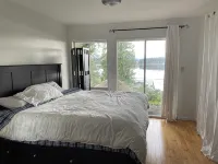 Ocean, mountain and harbour views. Family friendly house.