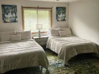 The Puckaway Place-Waterfront: Directly Across from Adeline's House of Cool! Hotels in Green Lake County
