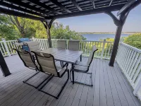 Unwind in Tranquility: Stunning Lake Views on Tuttle Creek Lake, Manhattan