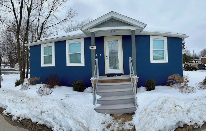 The Blue Riverside Home in Oconto