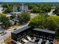 Gorgeous Clemson & Greenville Area Retreat 2Br 2.5 Bat/ Silos / Doodle Trail Hotels in Easley