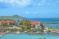 Sapphire Beach Escape -Top Floor- Amazing Views- Walk to Beach/Restaurants- HGTV - Bungalow