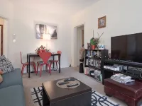 Spacious Roland Park Apt near Hopkins Hotels near OXOXO Gallery