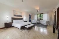 Casa De Campo - Stunning Mansion Walking Distance to the Beach - Villas