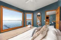 6BR Houghton Lake House w/ Indoor Pool, Hot Tub, and Golf Simulator - Sleeps 24 - Boutique