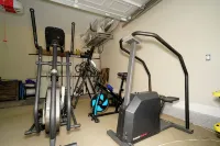 Charming 3-bedroom house with WiFi, fitness room on Gated property - Wifi