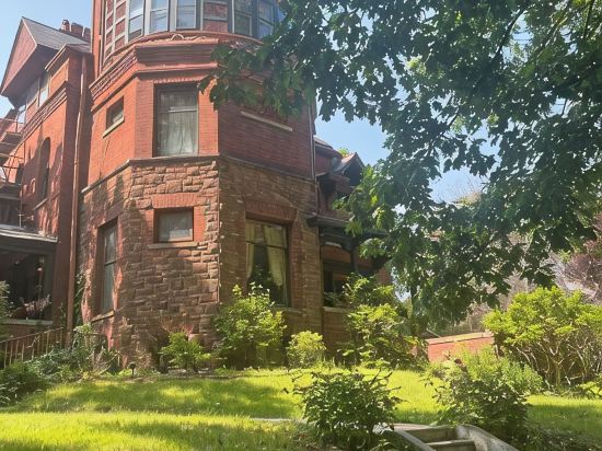 Historic Victorian - 2 queen size beds, with WiFi, AC, TV.