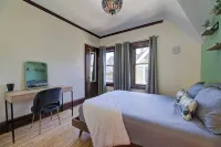 Stunning Brewers Hill Retreat with 2 bedrooms & 1 bath - Condos