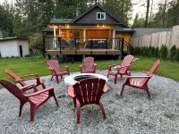 Fun cottage with hot tub, pool table, game room, and a huge deck.