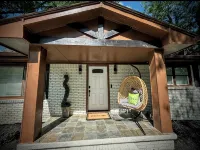 Spacious & Comfortable 3Br Home Near ATL Airport, Family-Friendly, Fast Wi-Fi - Kitchen
