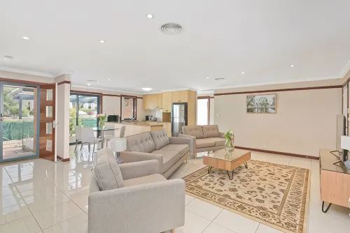 BRADDON CENTRAL CONVENIENCE - Hot Tub