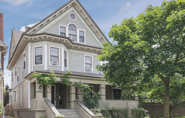 Grand Renovated Victorian - Great Location Just Blocks from Beach and Downtown