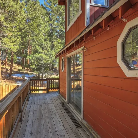 Modern 3Br Condo with Hot Tub, EV, High-End Coffee Machine & 10 Min Walk to Lake