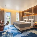 V hotel & Rooftop lounge (В отель) - С бассейном