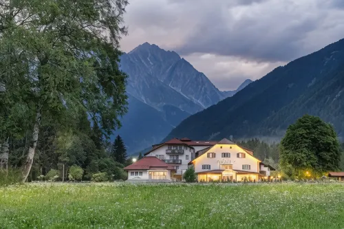 Hotel Bad Salomonsbrunn - Mountain View